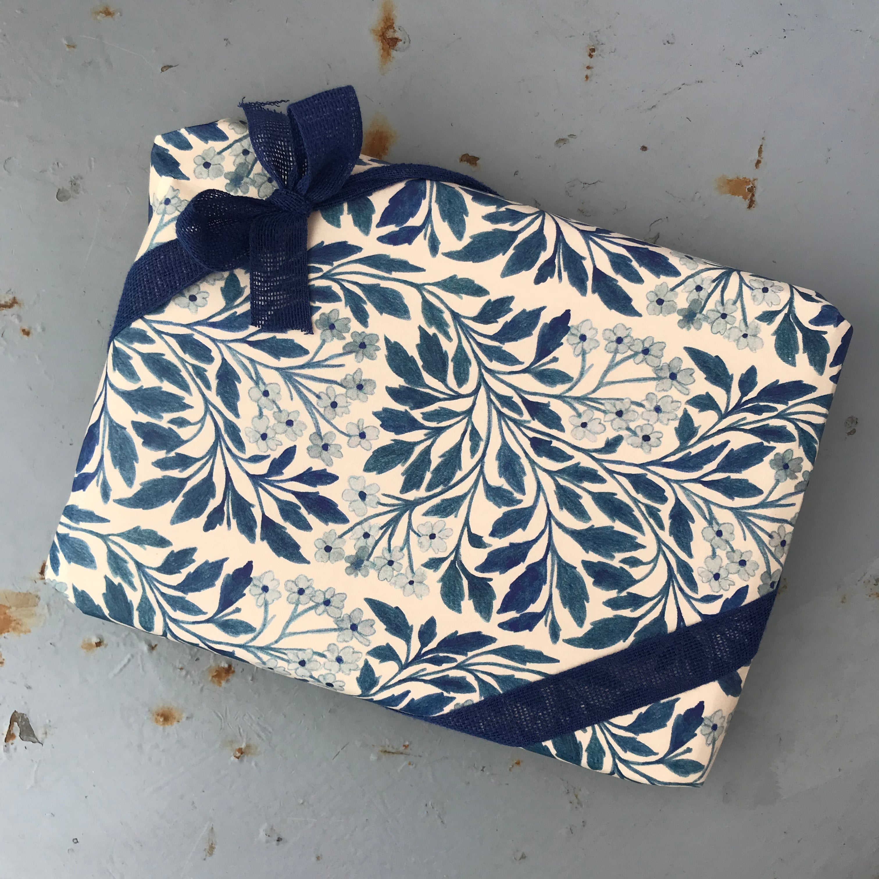 Sisterhood Tealight Wrapped Tin - Winter's Moon 